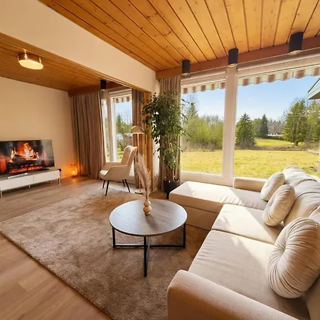 Relaxing Riverside House With Sauna & Fireplace 펜션