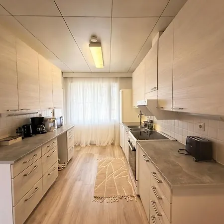 Relaxing Riverside House With Sauna & Fireplace 펜션