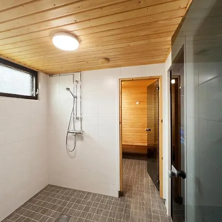 Loma-asunnot Relaxing Riverside House With Sauna & Fireplace *