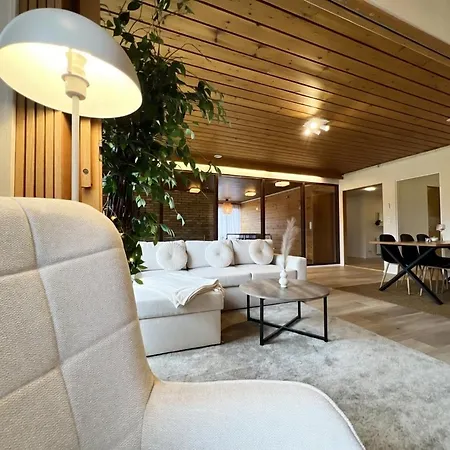 Relaxing Riverside House With Sauna & Fireplace 펜션